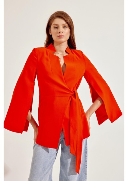 Kırmızı Kol Detaylı Belde Bağlama Detaylı Ceket fırsatları