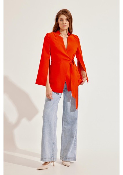 Kırmızı Kol Detaylı Belde Bağlama Detaylı Ceket indirimleri