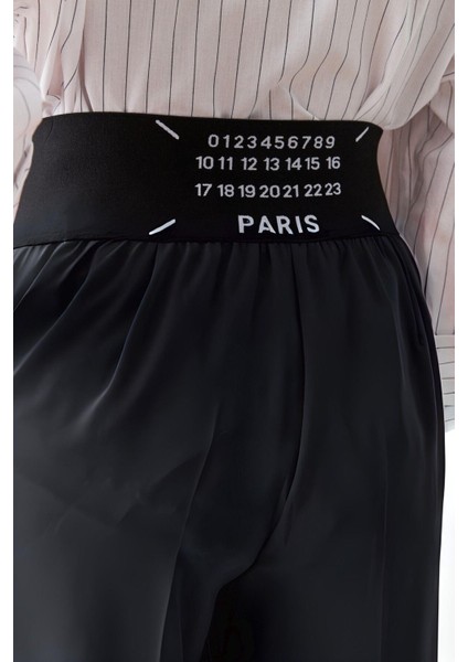 Siyah Rahat Kesim Pile Detaylı Pantolon