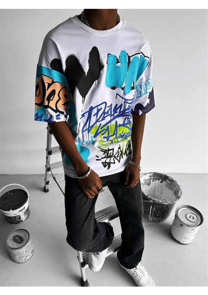 Grafiti Baskılı Oversize T-Shirt Beyaz fırsatları