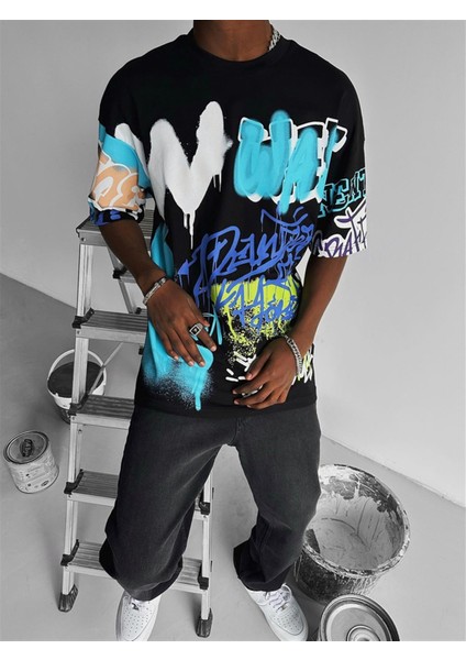 Grafiti Baskılı Oversize T-Shirt Siyah fiyatları