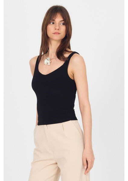 Siyah Kalın Askılı V Yaka Bluz 13293 fırsatları