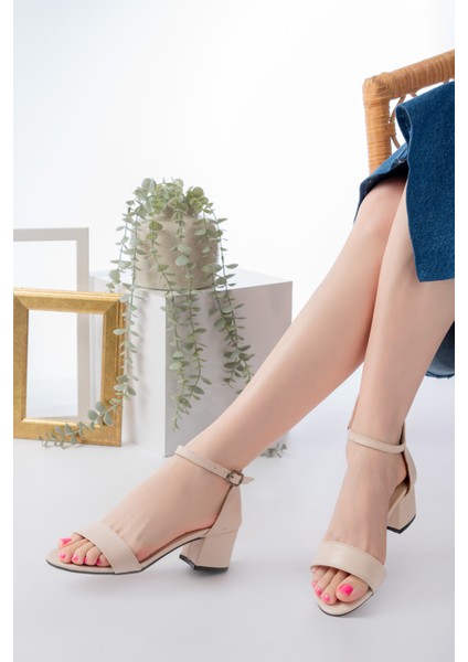 Kadın Tek Bant Kısa Topuklu Ayakkabi