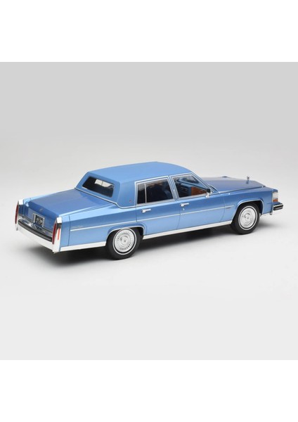 1:18 1982 Cadillac Fleetwood Brougham Mavi