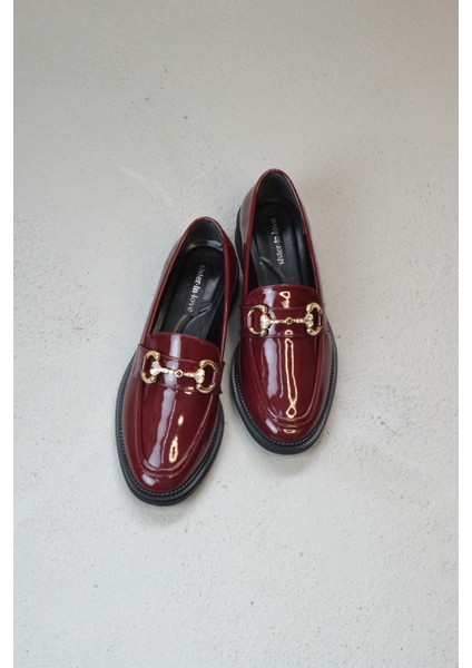 Iva Taş Detaylı Parlak Rugan Loafer