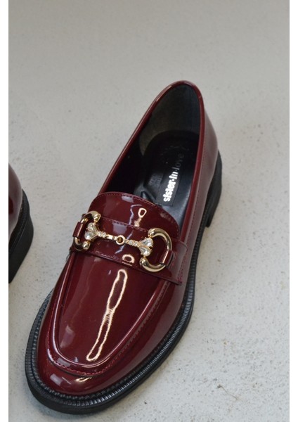 Iva Taş Detaylı Parlak Rugan Loafer