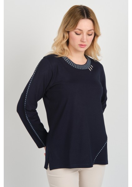 Kadın Yakası ve Tek Kolu Desenli Taşlı Metal Aksesuarlı Anne Bluz 5714 Lacivert