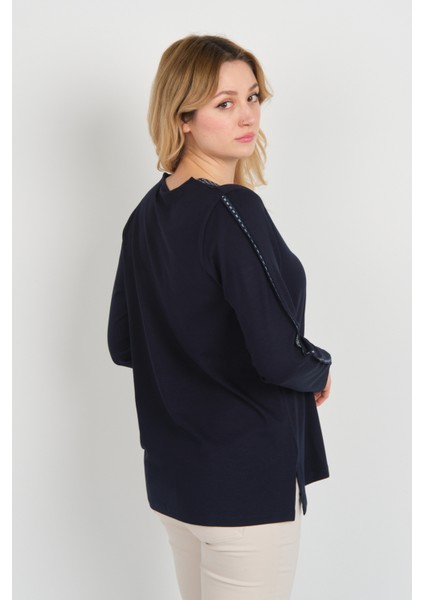 Kadın Yakası ve Tek Kolu Desenli Taşlı Metal Aksesuarlı Anne Bluz 5714 Lacivert fırsatları