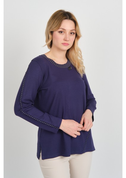 Kadın Yakası ve Tek Kolu Desenli Taşlı Metal Aksesuarlı Anne Bluz 5714 Mor