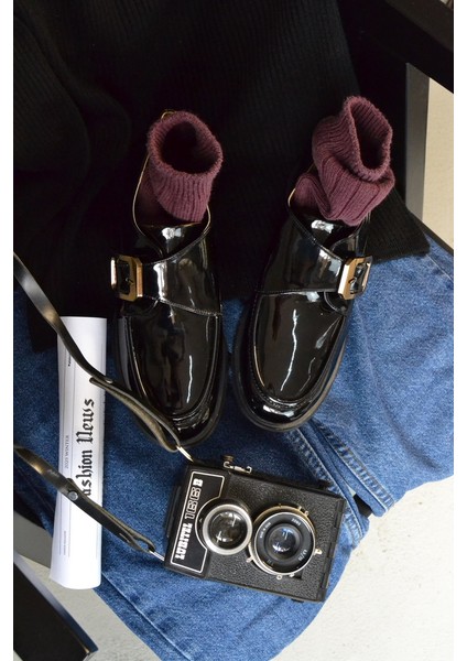 Zoe Toka Detaylı Parlak Rugan Loafer