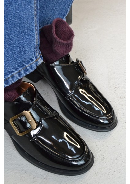 Zoe Toka Detaylı Parlak Rugan Loafer fırsatları