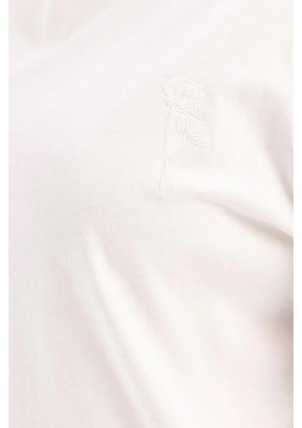 Kısa Kollu Nakış Detaylı Kadın T-Shirt S16032A0 modelleri