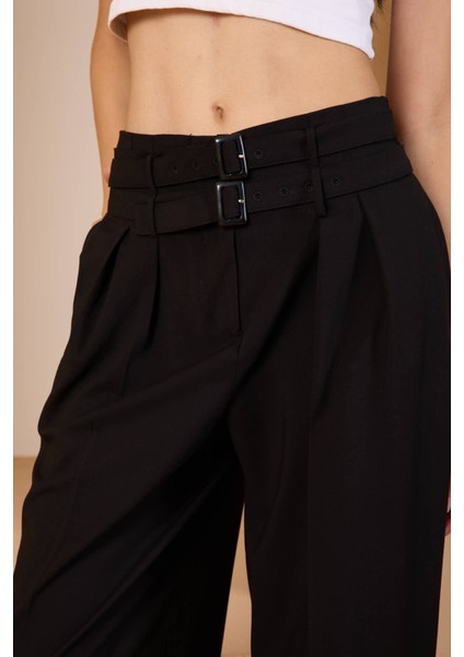 Siyah Kemerli Geniş Paça Pantolon