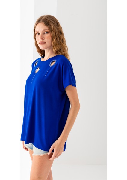 Kadın Saks Mavi Yakası Lazer Kesim Taş Detaylı Viskon Penye Bluz fiyatları