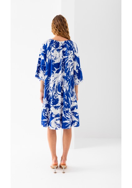 Kadın Mavi Beyaz Geniş Bağcıklı Yaka Eteği Fırfırlı Viskon Dokuma Elbise modelleri