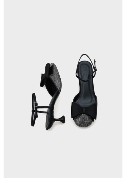 Phoebe Küt Taşlı Burunlu Fiyonklu Saten Bilekten Bantlı Orta Topuklu Kadın Şık Ayakkabı