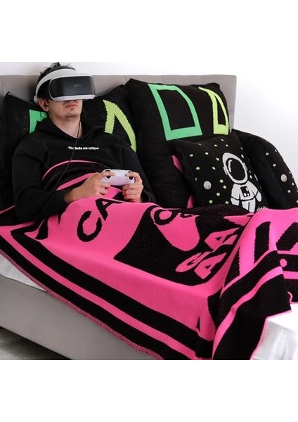 Menashop Metrashop Neon Gamer Örgü Battaniye 130 x 170 Cm, Yumuşak Akrilik Iplikten Yapılmış Konforlu Battaniye (Neon Fuşya)
