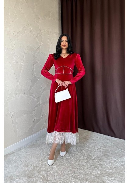 Kırmızı Inci Aksesuarlı Kadife Elbise