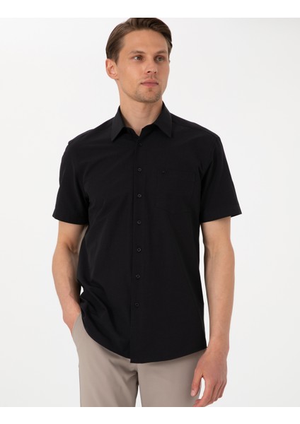 Erkek Siyah Basic Regular Fit Kısa Kollu Cepli Gömlek 50307003-VR046