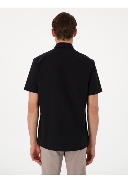 Erkek Siyah Basic Regular Fit Kısa Kollu Cepli Gömlek 50307003-VR046