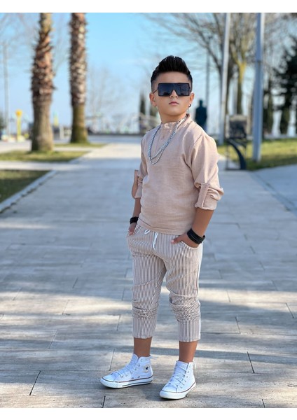 Hakim Yaka Kol Katlamalı Badi & Beli Lastikli Bağcıklı Cepli Çizgili Pantolon & Zincir Aksesuar 3 Parça Erkek Çocuk Keten Alt Üst Takım fırsatları