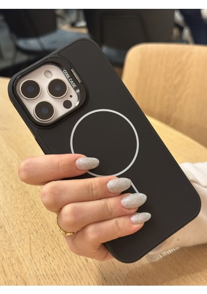 Apple iPhone 15 Pro Uyumlu Ince Magsafe Çizgili Metal Kamera Çerçeve Standlı Siyah Kılıf