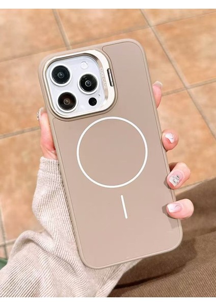 Apple iPhone 15 Pro Max Uyumlu Ince Magsafe Çizgili Metal Kamera Çerçeve Standlı Çöl Titanyum Kılıf