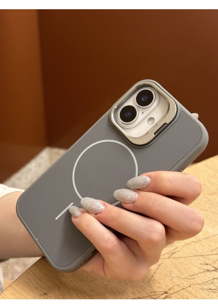 Apple iPhone 16 Uyumlu Ince Magsafe Çizgili Metal Kamera Çerçeve Standlı Gri Kılıf