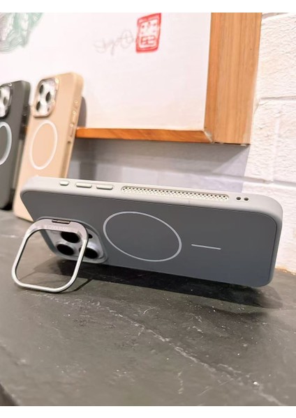 Apple iPhone 16 Pro Uyumlu Ince Magsafe Çizgili Metal Kamera Çerçeve Standlı Çöl Titanyum Kılıf