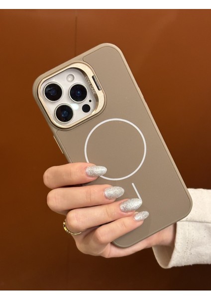 Apple iPhone 16 Pro Uyumlu Ince Magsafe Çizgili Metal Kamera Çerçeve Standlı Çöl Titanyum Kılıf
