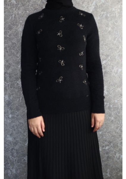 Fiyonk Taşlı Triko Kazak