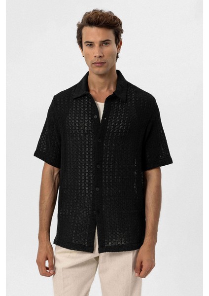 Siyah Dokulu Kroşe Erkek Gömlek
