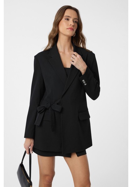 Siyah Kuşaklı Kadın Blazer
