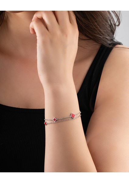 925 Ayar Rodyum Kırmızı Mineli Iki Sıralı Yonca Charm Gümüş Bileklik fiyatları