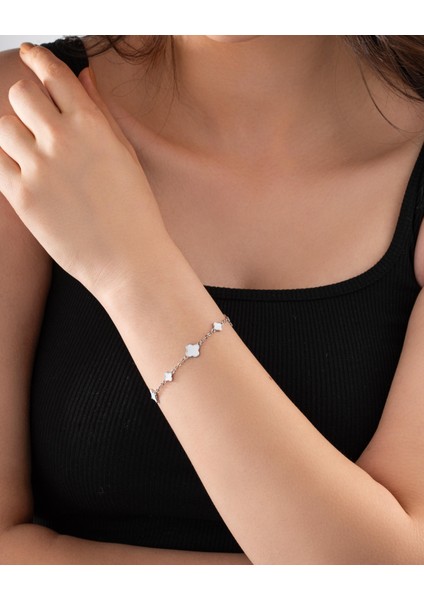 925 Ayar Rodyum Beyaz Mineli Yonca Charm Gümüş Bileklik fiyatları
