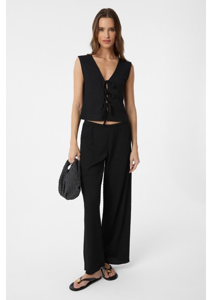 Siyah Bağ Detaylı Dokulu Kadın Takım