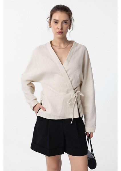 Beyaz Bağlamalı Kimono Kadın Gömlek