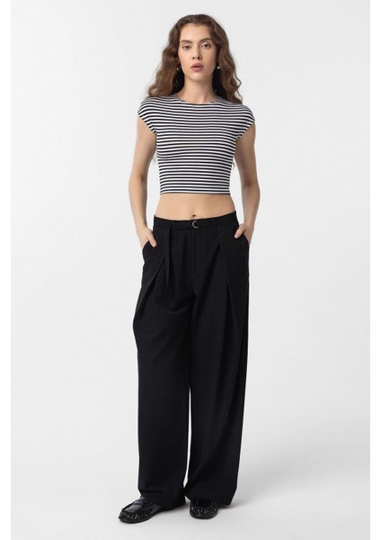 Siyah Crop Fit Çizgili Kadın T-Shirt fiyatları