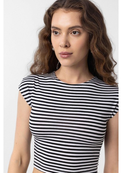 Siyah Crop Fit Çizgili Kadın T-Shirt modelleri
