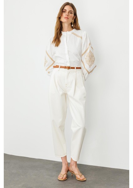 Ekru Pensli ve Pile Detaylı Yüksek Bel Havuç Jean fiyatları