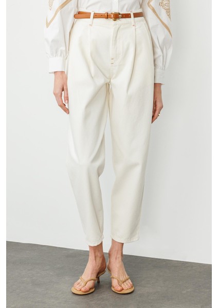 Ekru Pensli ve Pile Detaylı Yüksek Bel Havuç Jean fırsatları