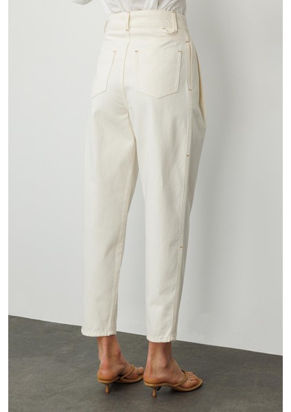 Ekru Pensli ve Pile Detaylı Yüksek Bel Havuç Jean indirimleri