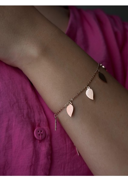 Yaprak Detaylı Bileklik – Doğanın Zarafeti