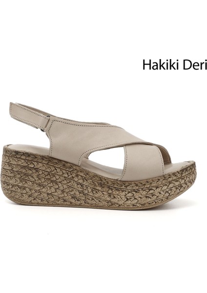 Kadın Bej Cırt Bantlı Dolgu Topuk Hakiki Deri Sandalet