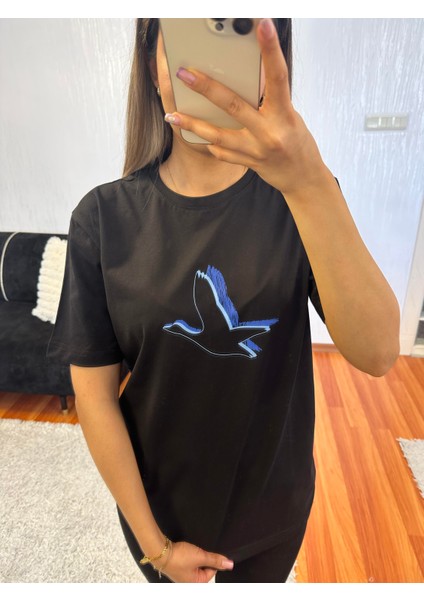 Marka Muadil Mavi Kuş Baskı Siyah Tişört modelleri
