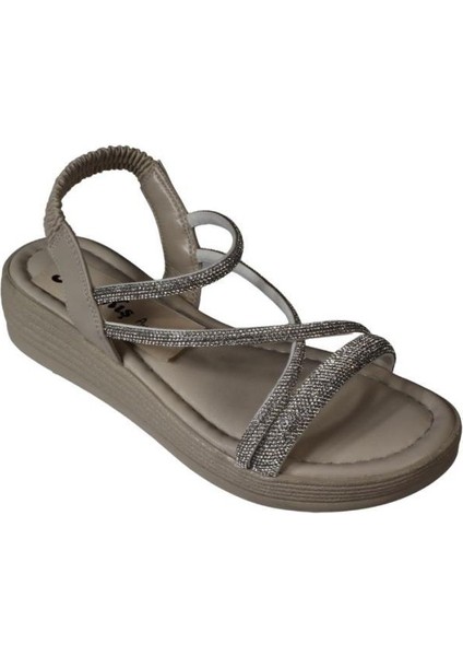 Yazkış Kadın Siyah Ten Cilt Çift Bantlı Üzeri Çapraz Taşlı 4cm Arkası Lastikli Kalın Taban Sandalet