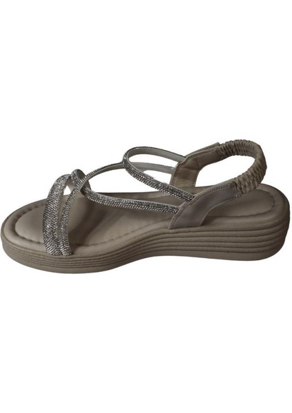 Yazkış Kadın Siyah Ten Cilt Çift Bantlı Üzeri Çapraz Taşlı 4cm Arkası Lastikli Kalın Taban Sandalet modelleri