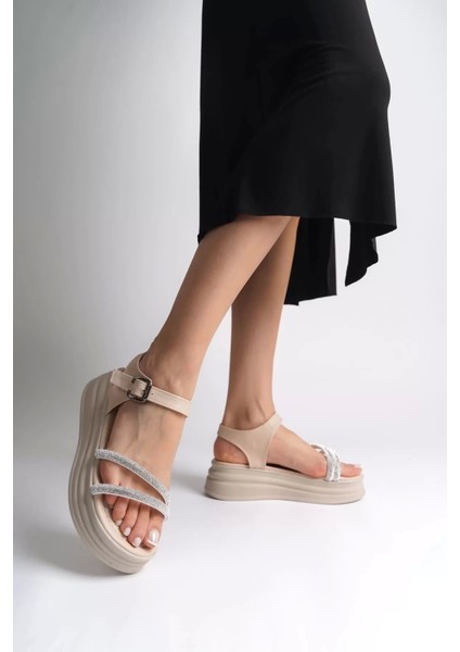 Zlohe Kalın Tokalı Taşlı Şeritli Ortopedik Taban Kadın Sandalet Kt - Krem fiyatları