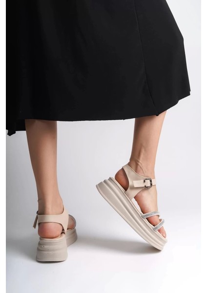 Zlohe Kalın Tokalı Taşlı Şeritli Ortopedik Taban Kadın Sandalet Kt - Krem modelleri