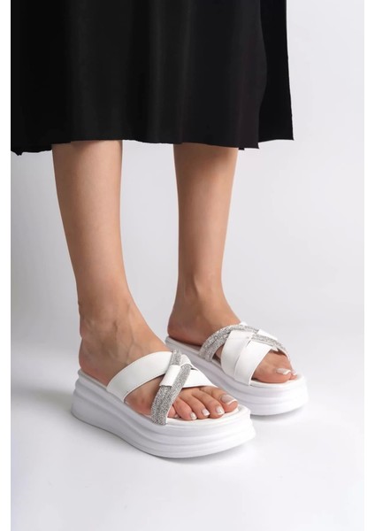 Ruby Düz Topuklu Taşlı Çapraz Şeritli Kalın ve Ortopedik Taban Kadın Terlik Bt - Beyaz